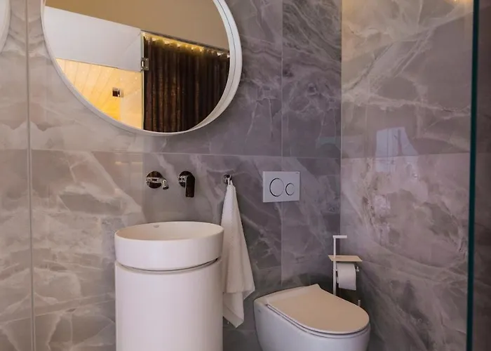 Lanina Luxury Mountain Escape ヴィラ